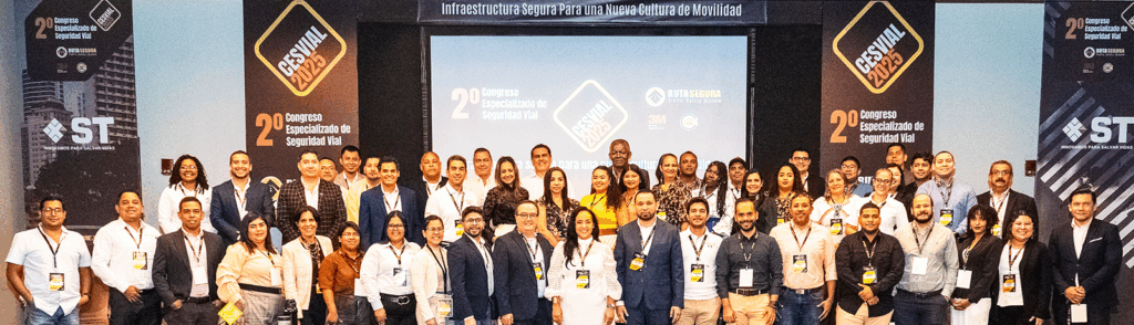 Foto grupal de los asistentes al 2º Congreso Especializado de Seguridad Vial #CESVIAL25